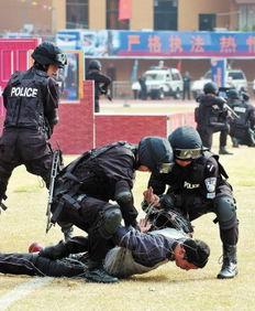 警察抓坏人吃瓜,吃瓜群众见证正义瞬间