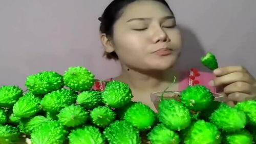 吃货小姐姐吃瓜视频